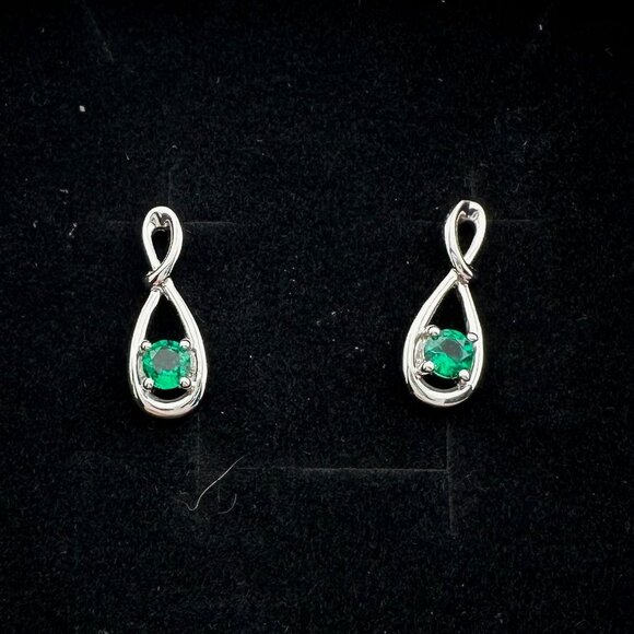 Beautiful Round Emerald Swoop Earrings in Sterling Silver - Picture 14 of 14